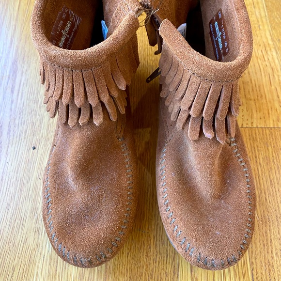 Tan Minnetonka children’s moccasins - Picture 7 of 10